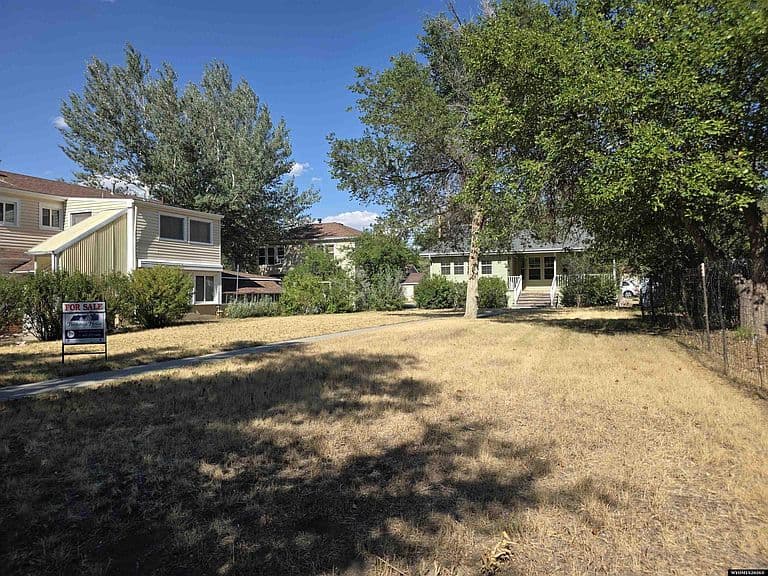 1323 S Elm St photo 3