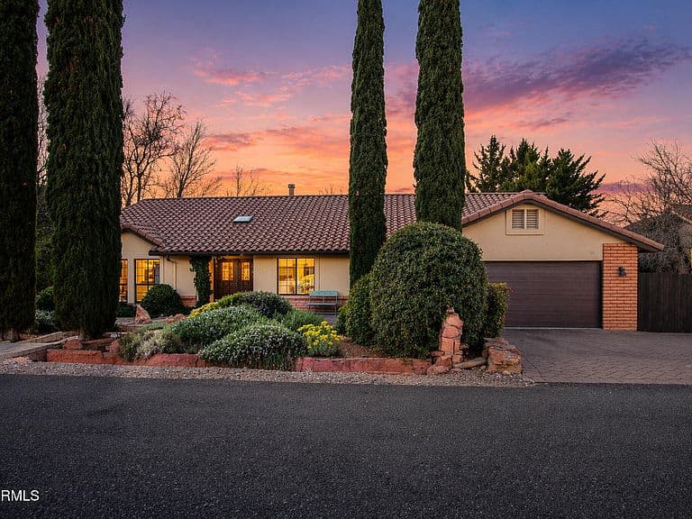 1040 RODEO Road photo 3