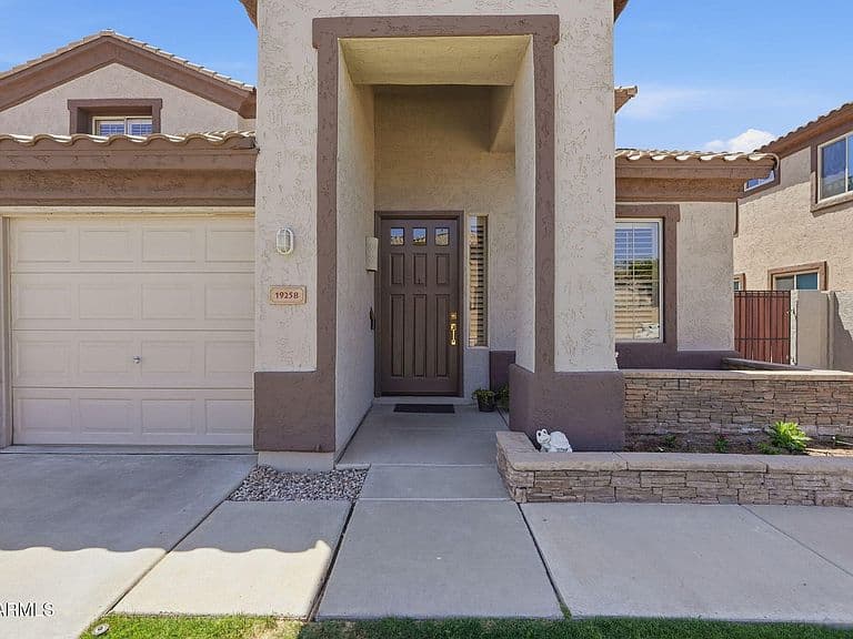 19258 N 62ND Drive photo 4