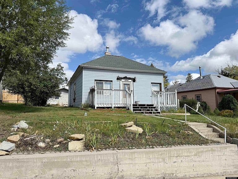 619 Topaz St photo 2