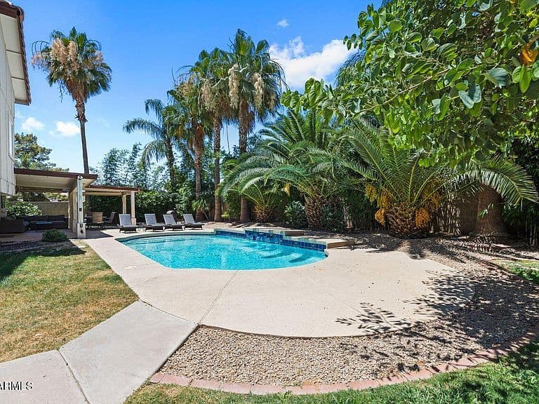 4402 E VISTA Drive photo 2