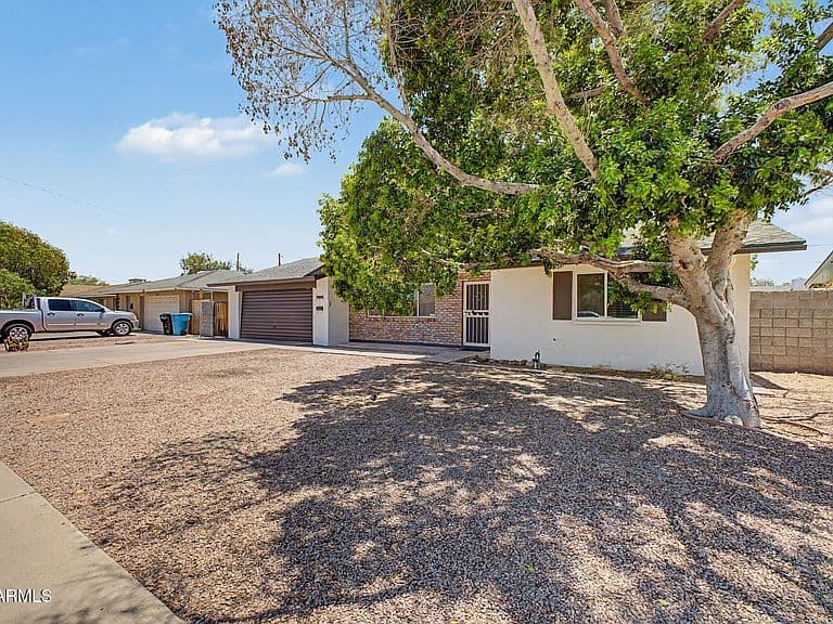 4119 W GOLDEN Lane photo 2