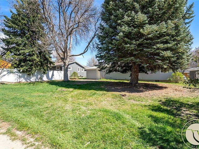 1820 Patricia Ln photo 3