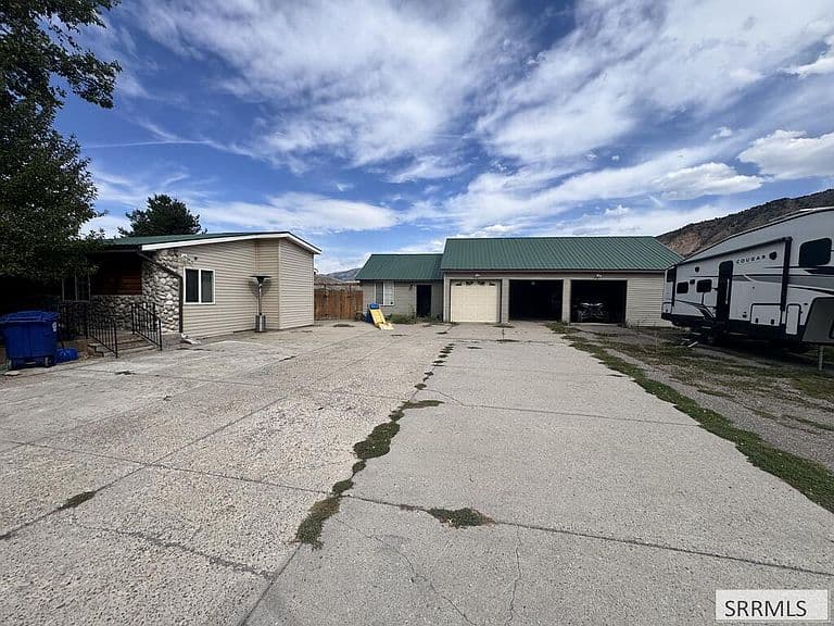 1912 N Leo Ln photo 2