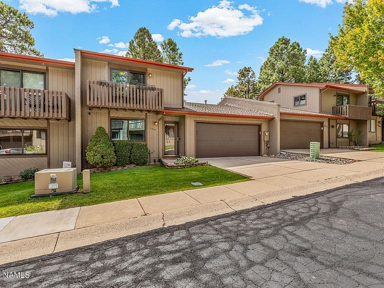 1818 N Spencer Cir photo 2