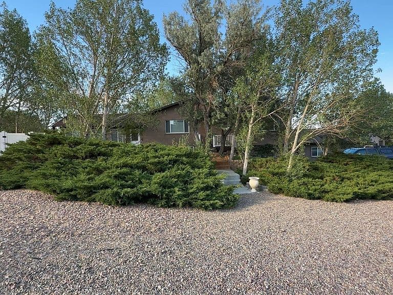 584 Gannett Dr photo 1