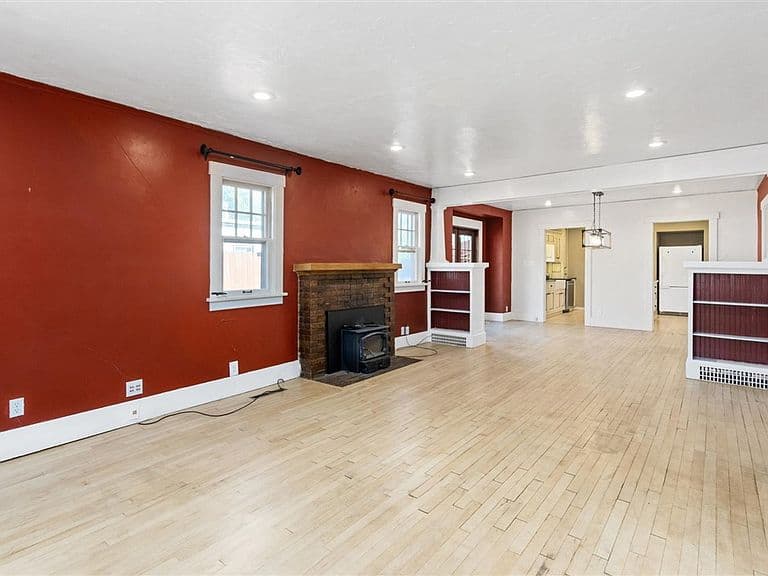 638 Lewis Ave photo 4