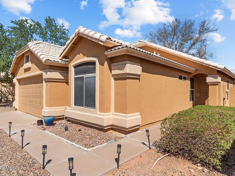 8414 W TROY Street photo 1