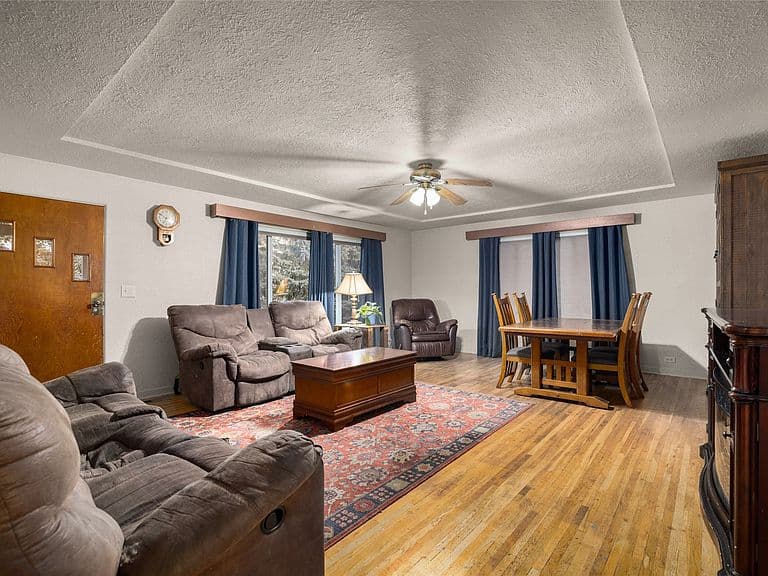 728 Addison Sq photo 3