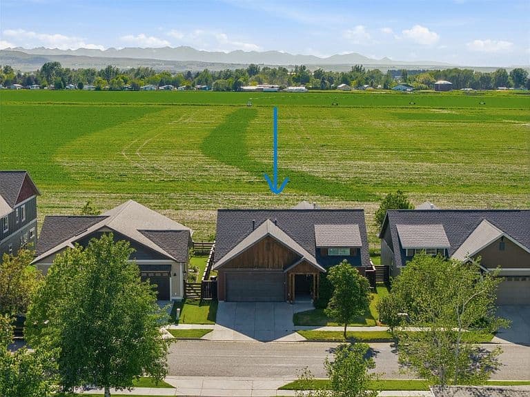 1155 Advance Dr photo 2