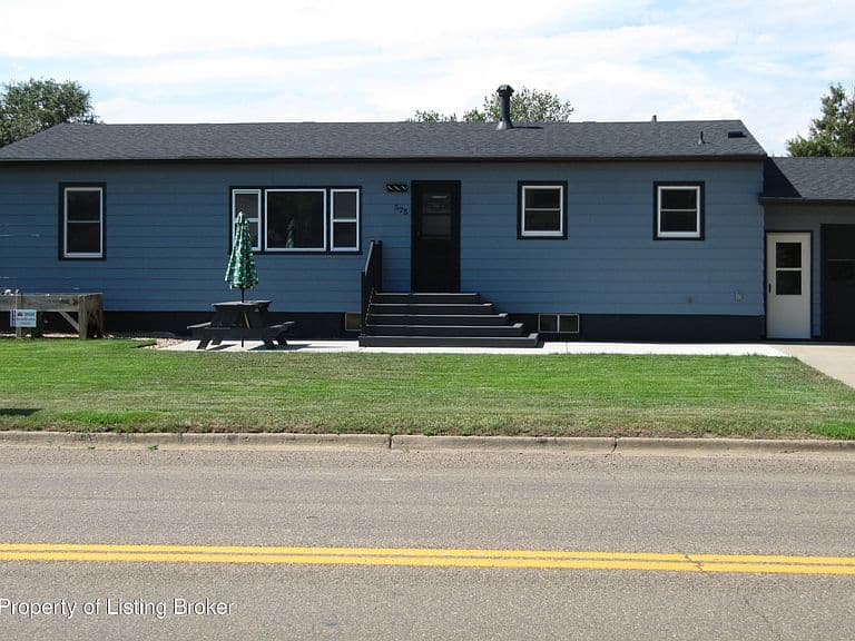 575 1st Ave NW photo 1