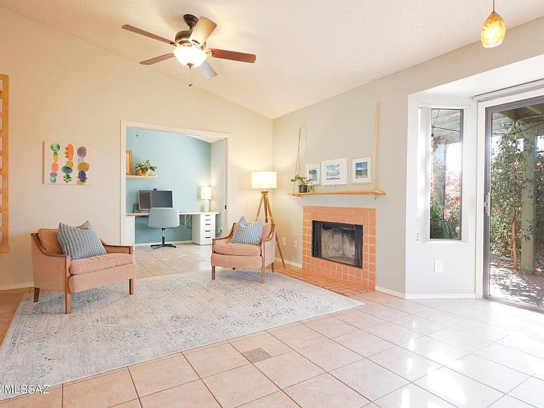 5327 W Swallow Dr photo 4