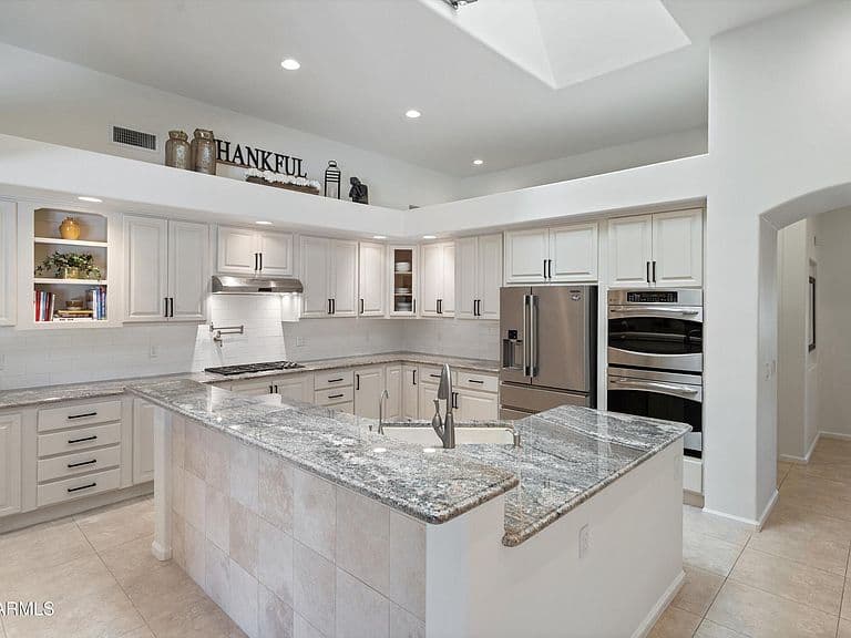 4914 N VALLEY Glen photo 5