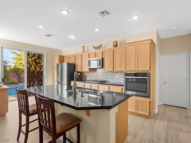 2700 Peekskill Ave photo 4