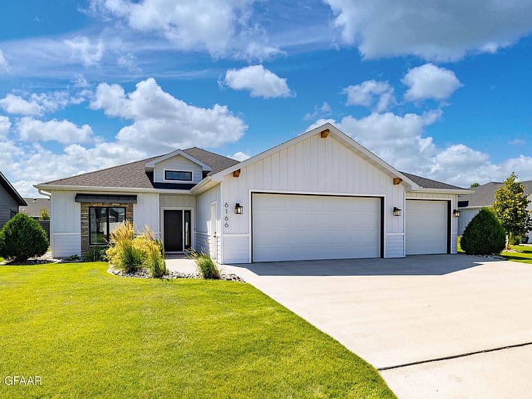 6166 Camellia Cir photo 1