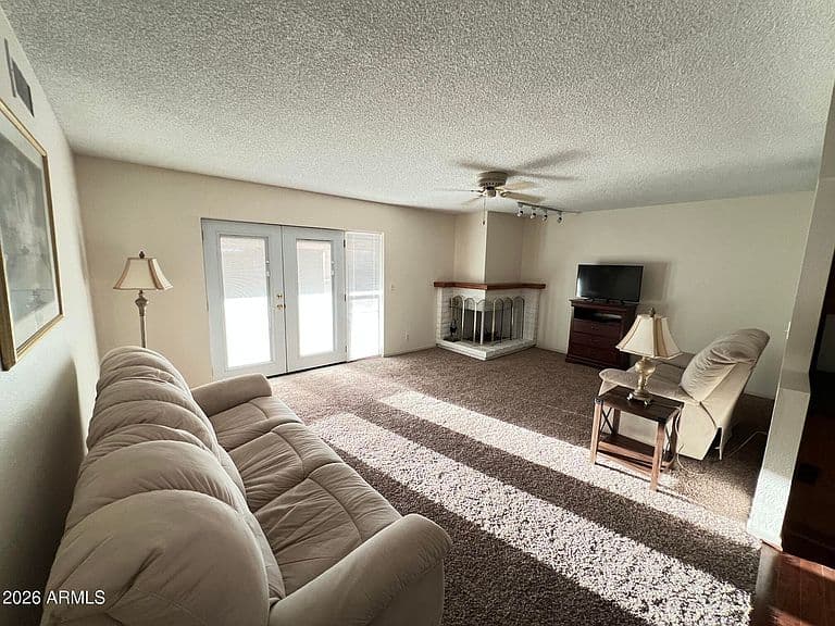 2152 N Stockton Place photo 2