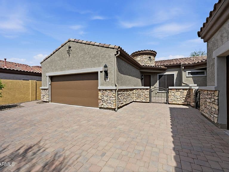 1842 N RED Cliff photo 2