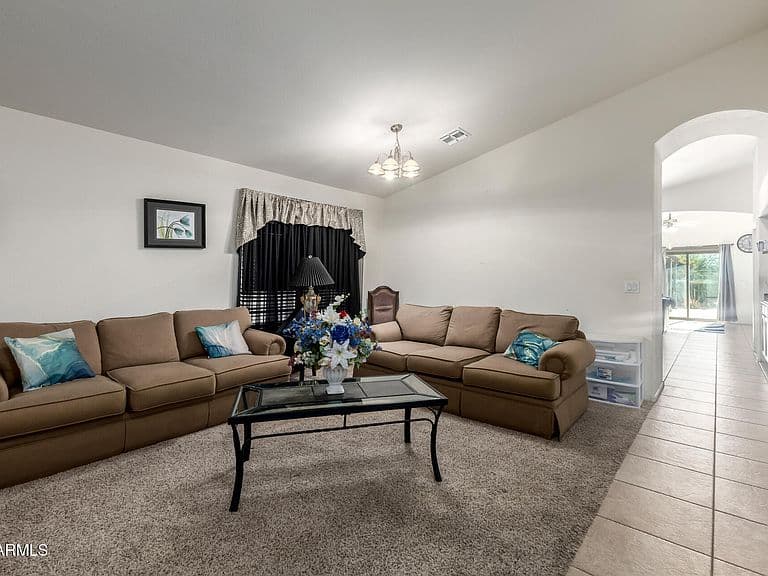 20790 N LAUREN Road photo 3