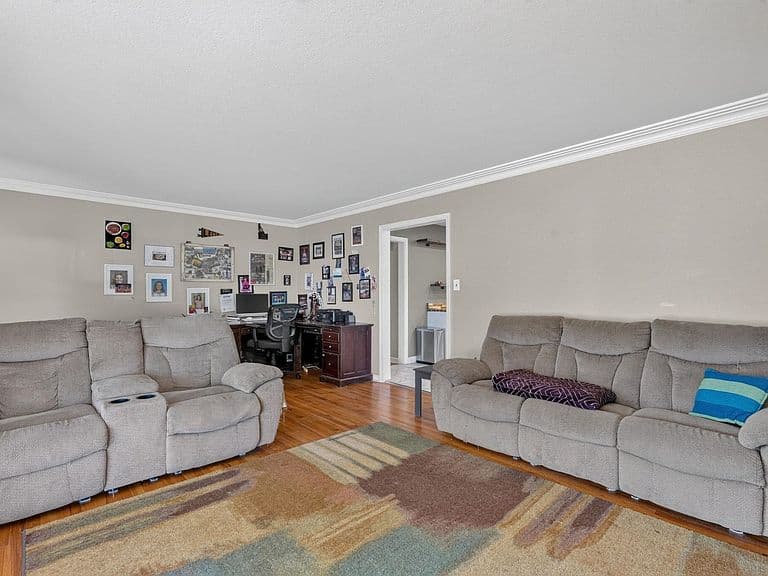 780 Dogwood St photo 5