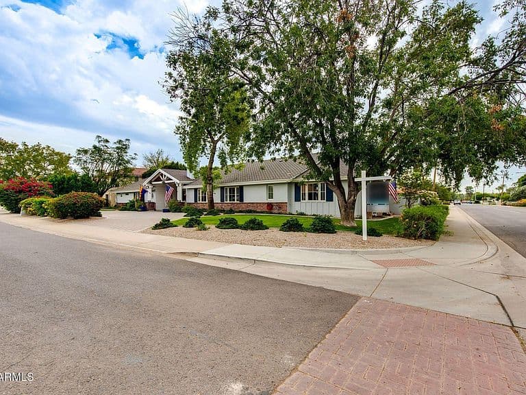 229 W MORTEN Avenue photo 3
