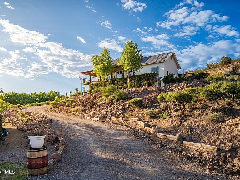 1605 N Page Springs Road photo 4