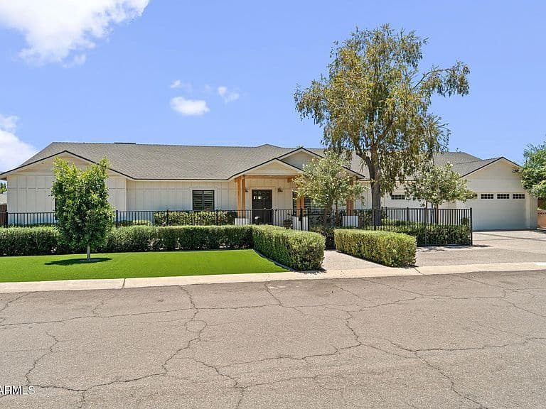 1811 E CLAREMONT Street photo 1