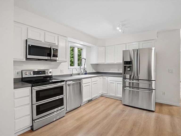 262 Collins Road photo 3