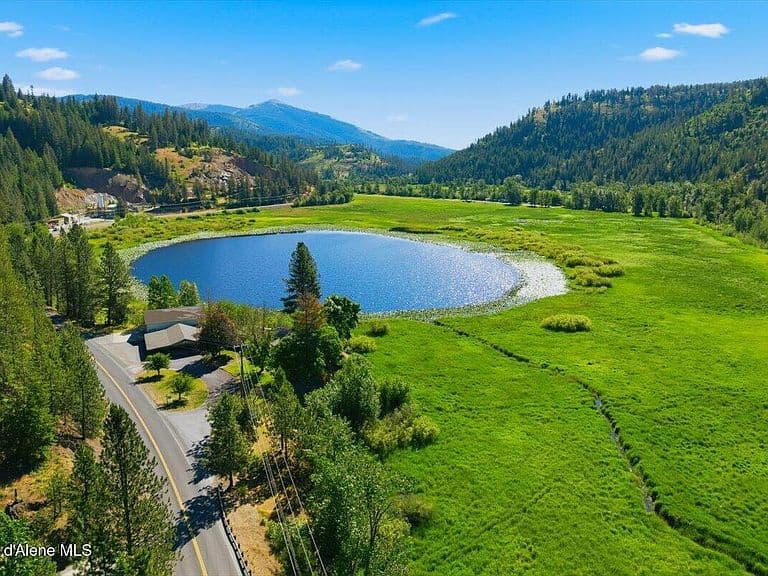 2035 Saint Joe River Rd photo 3
