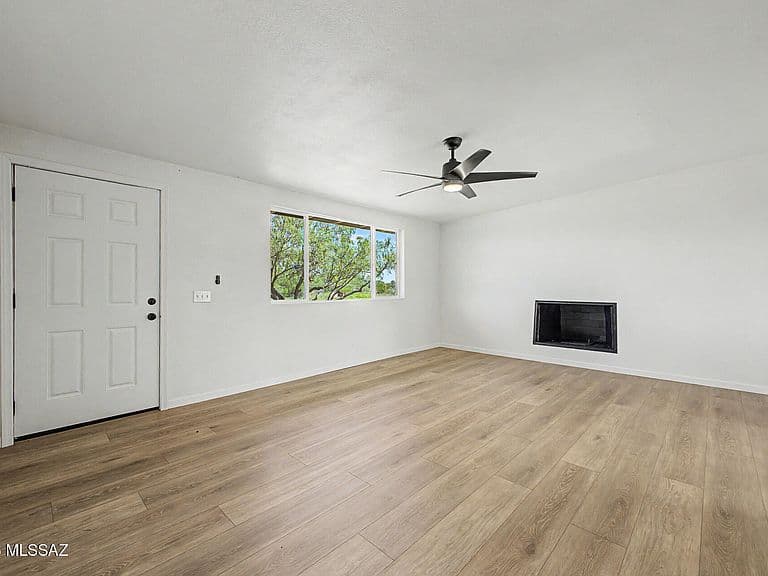 2453 N Calle Quinto photo 5