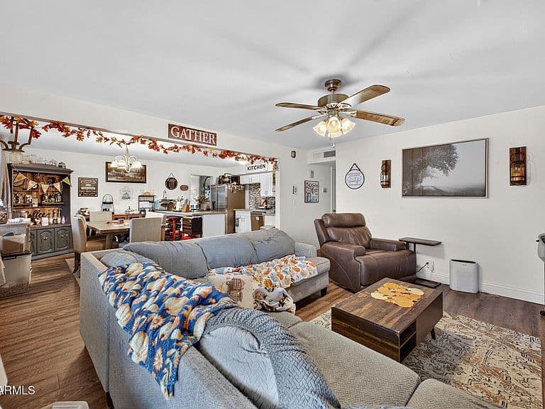 1263 E MARILYN Avenue photo 3