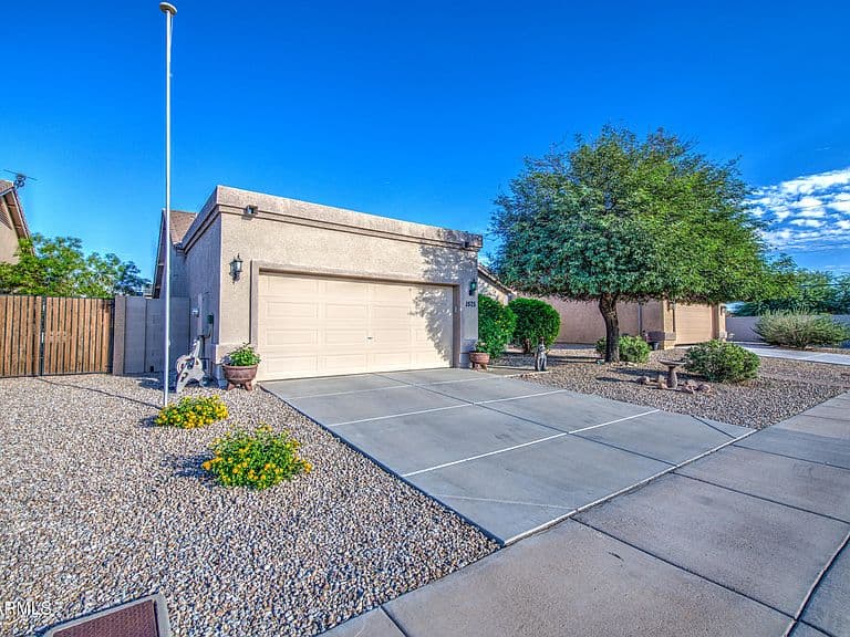 1575 S APACHE Drive photo 2