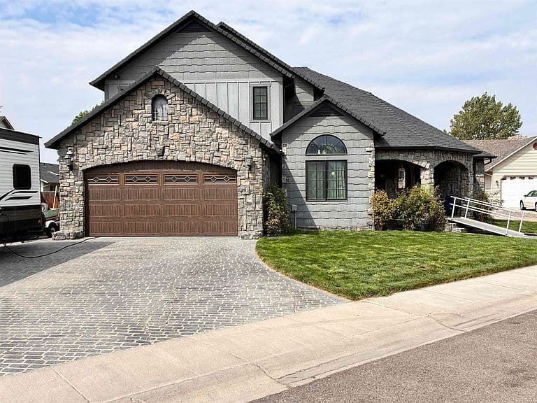 4755 Heidi Ct photo 2