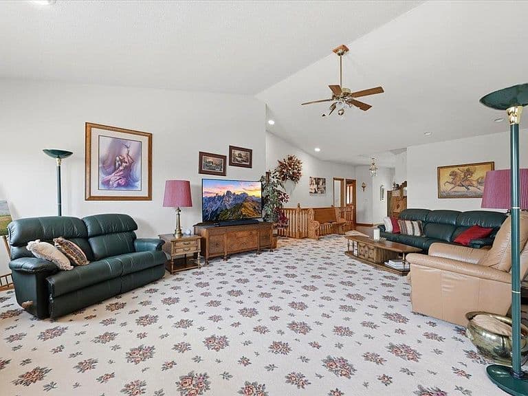 124 Stone Gate Dr photo 5