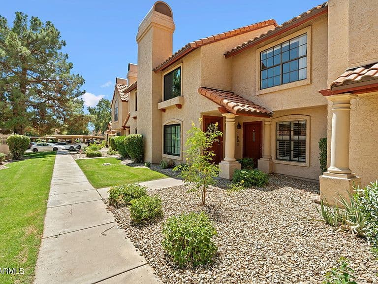 4901 E KELTON Lane #1003 photo 2