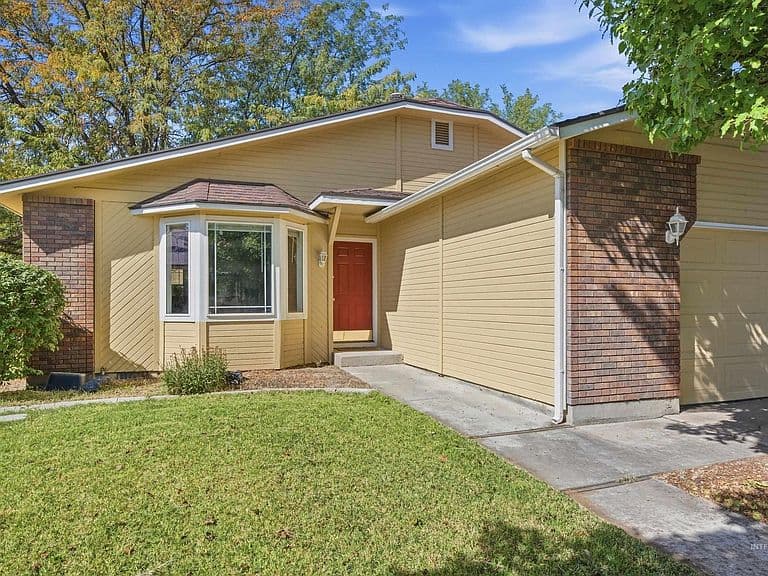 1873 N Tammy Pl photo 2