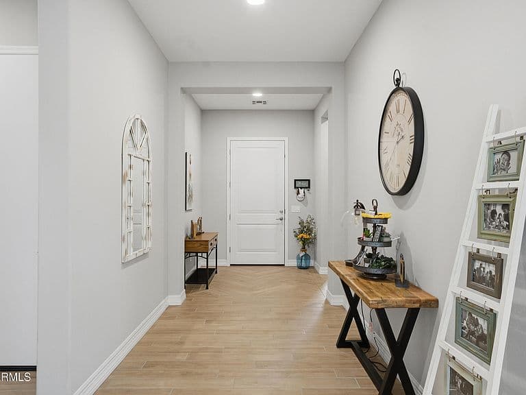 20970 E Reins Rd photo 3