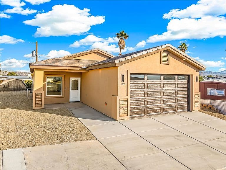 1869 Avalon Drive photo 2