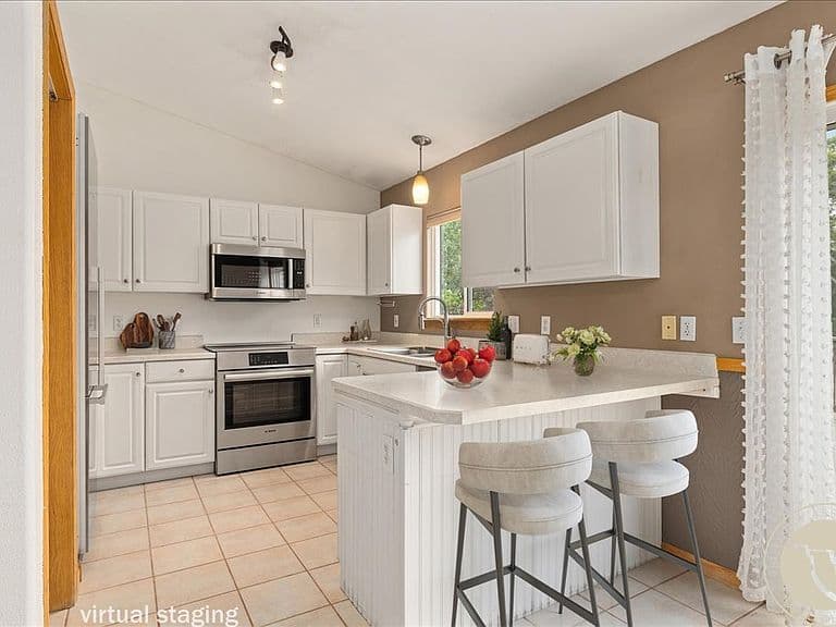 942 Adobe Dr photo 4