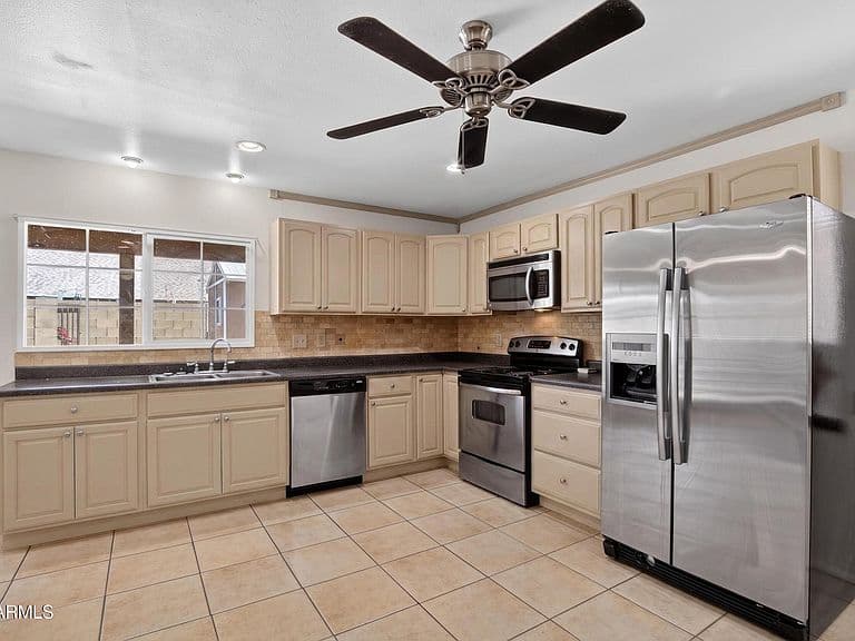4610 W Laurie Lane photo 5