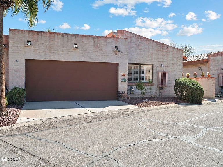 2000 E Campbell Ter photo 1