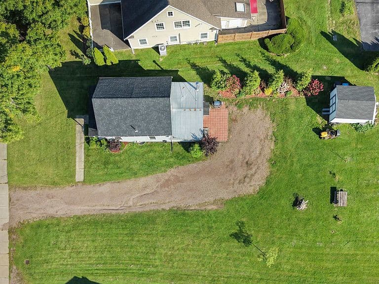 7786 Williston Road photo 3