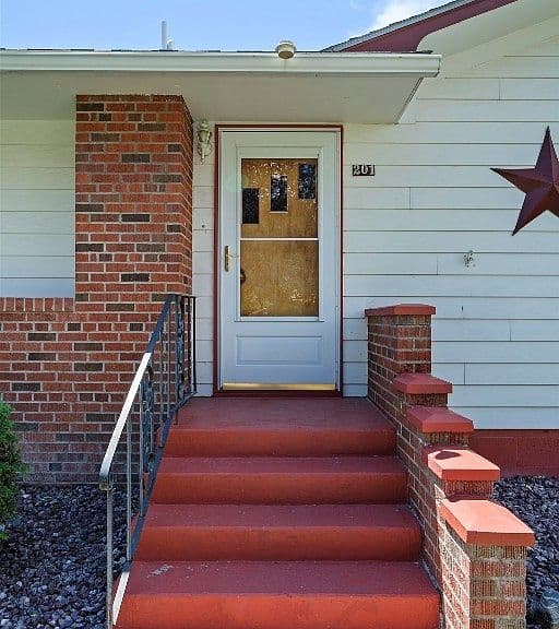 201 N Oak St photo 5