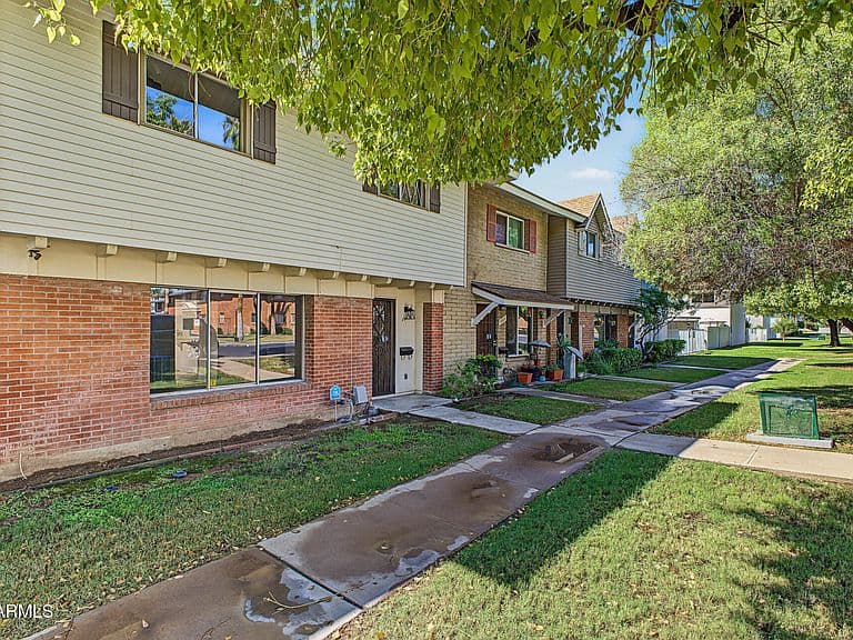 1605 W HAZELWOOD Street photo 3