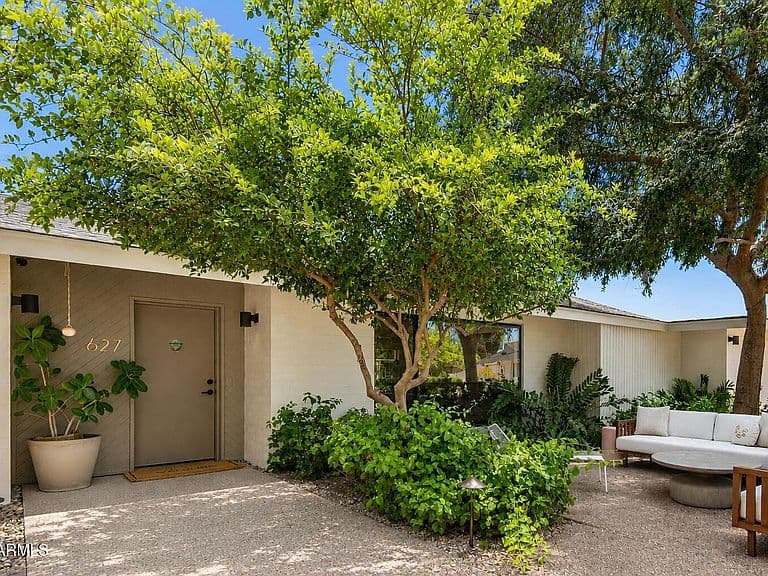 627 W PALMAIRE Avenue photo 2