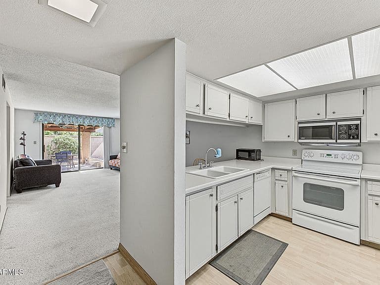 537 S PALO VERDE Way photo 5
