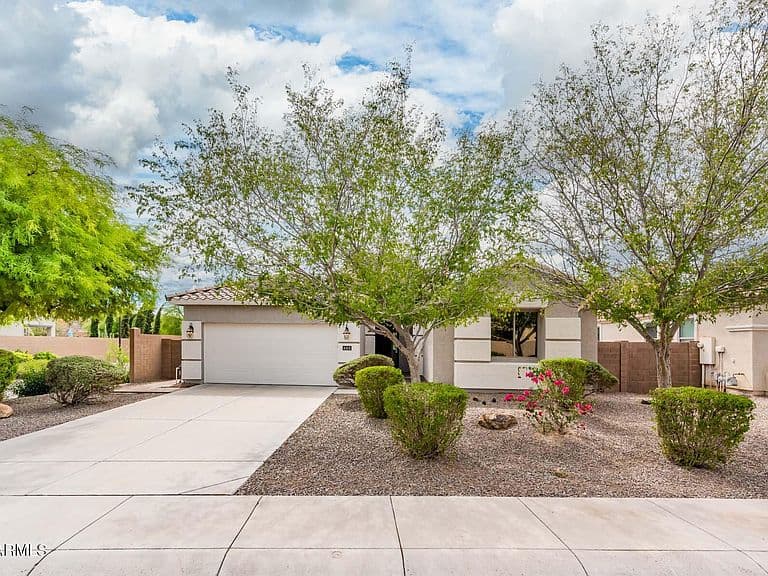 685 E HUMMINGBIRD Way photo 1