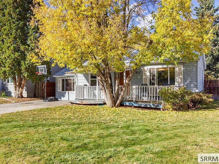 437 6th St photo 1