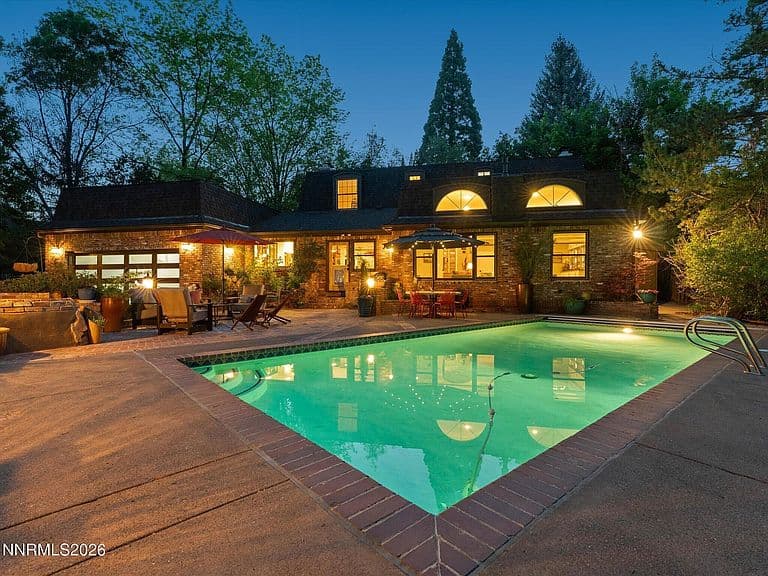 2570 Sharon Way photo 4