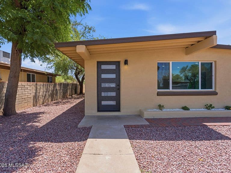 10 E Corona Rd photo 4