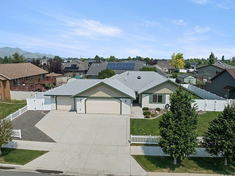 1010 Wolf Rd photo 1